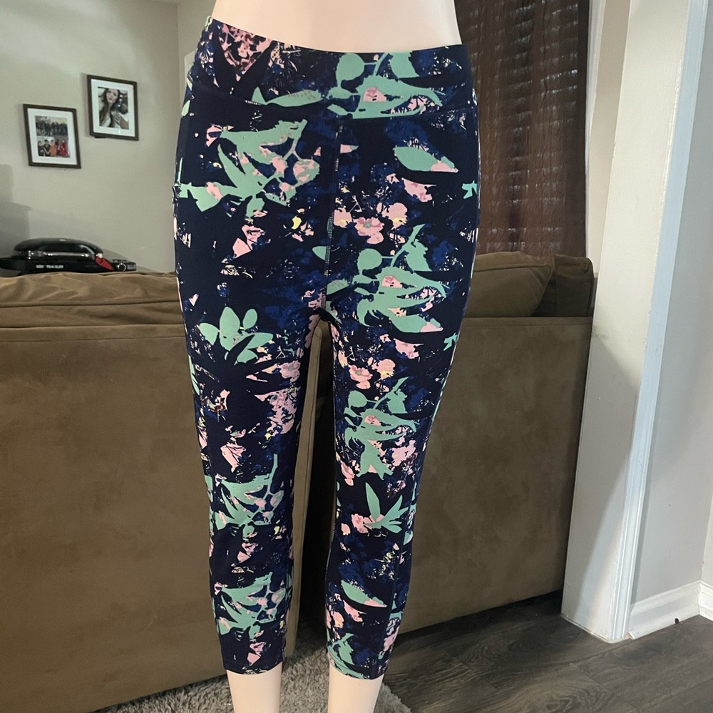 Pop Fit Large Floral Print Women's Capri Leggings stretch exercise gym